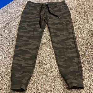 Zyia camp joggers size L
